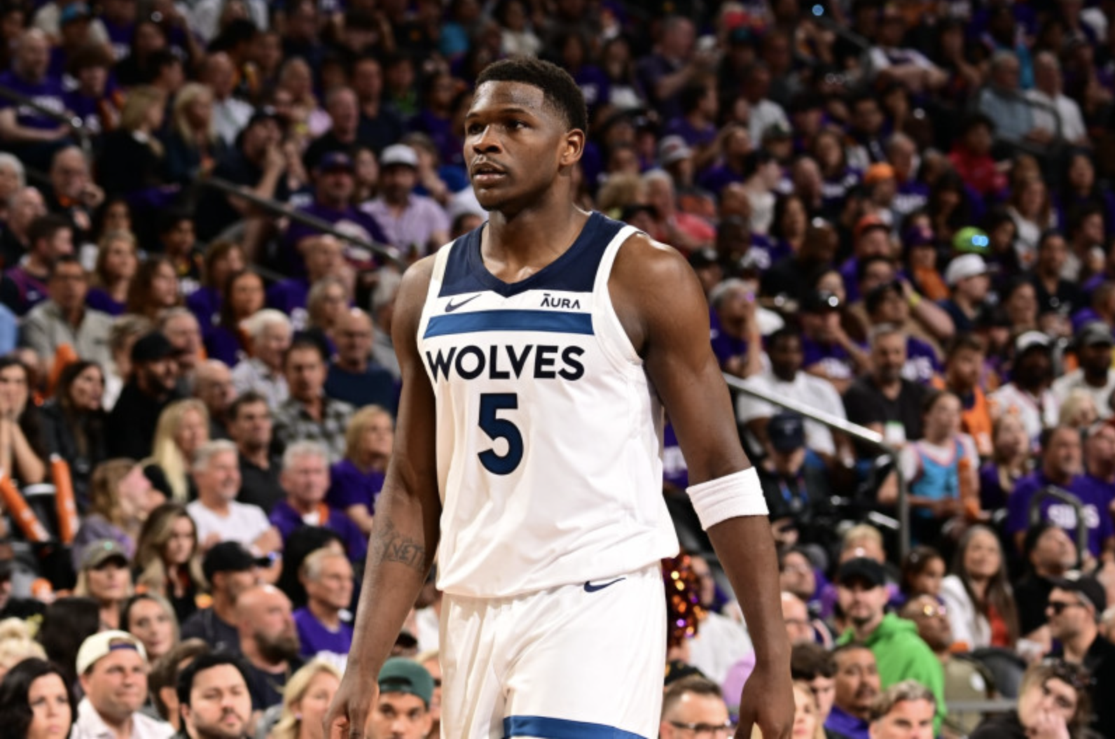 Timberwolves Sweep Suns: Edwards' Brilliance Outshines Durant and Booker in Historic Victory